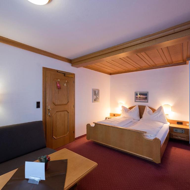 Landhaus Hubertus - Doppelzimmer mit Balkon - 2