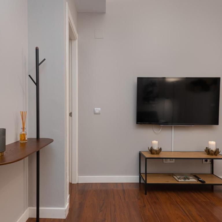 Cathedral Suites - Plaza del Obispo - One-Bedroom Apartment - 4