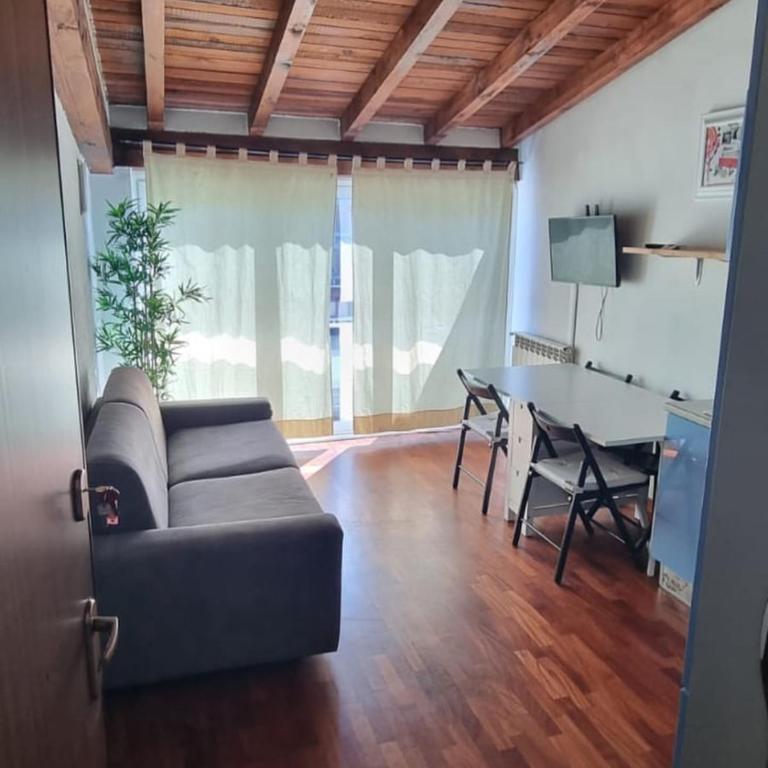 Civico288-Romantic Attic Near IEO-BOCCONI-F PRADA - One-Bedroom Apartment - 9