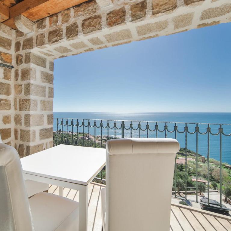 Castello degli Aranci Eco Resort - Junior Suite with Sea View - 14