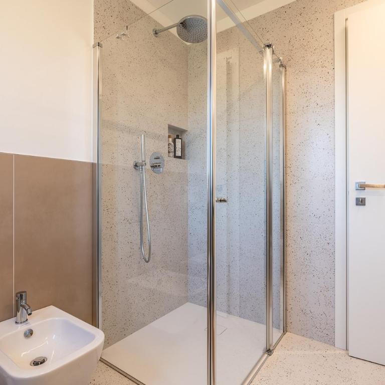 ELVY Garda Living Garden - Appartamento Deluxe con 1 Camera da Letto - 3
