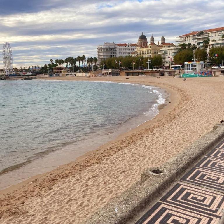T2 35m2 clim, piscine, balcon et parking privé à 2 pas du port Santa Lucia - Apartment mit 1 Schlafzimmer - 35