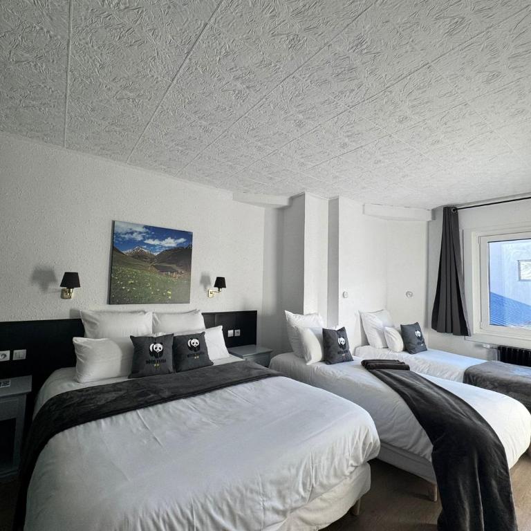 Hotel Panda - Habitación Cuádruple con vistas a la montaña - 1