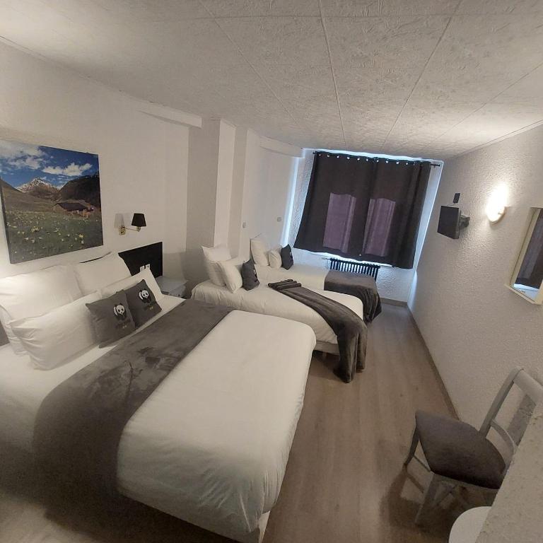 Hotel Panda - Habitación Cuádruple con vistas a la montaña - 5