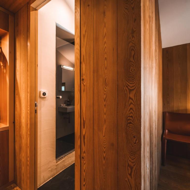 Sonnmatten Boutique Hotel & Apartments Zermatt - Apartment mit 3 Schlafzimmern - 2. Etage mit Balkon und Blick auf das Matterhorn - 33