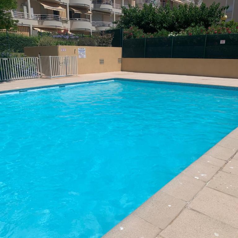 T3 avec piscine et proche de la mer 5mns à pied - Two-Bedroom Apartment - 4