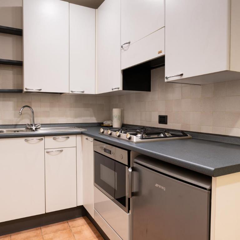 Suite Carla cozy apartment in Petrasanta center - Apartment - 4