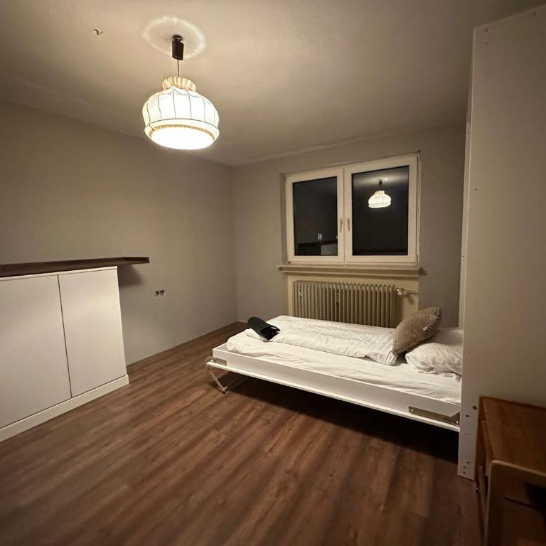 Wohnung in München - Doppel-/Zweibettzimmer mit Gartenblick - 8