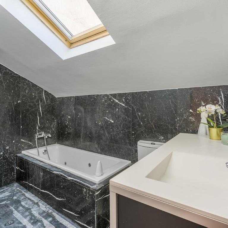 Ático dúplex con dos terrazas y solarium en plena Carrera de la Virgen - One-Bedroom Apartment - 32