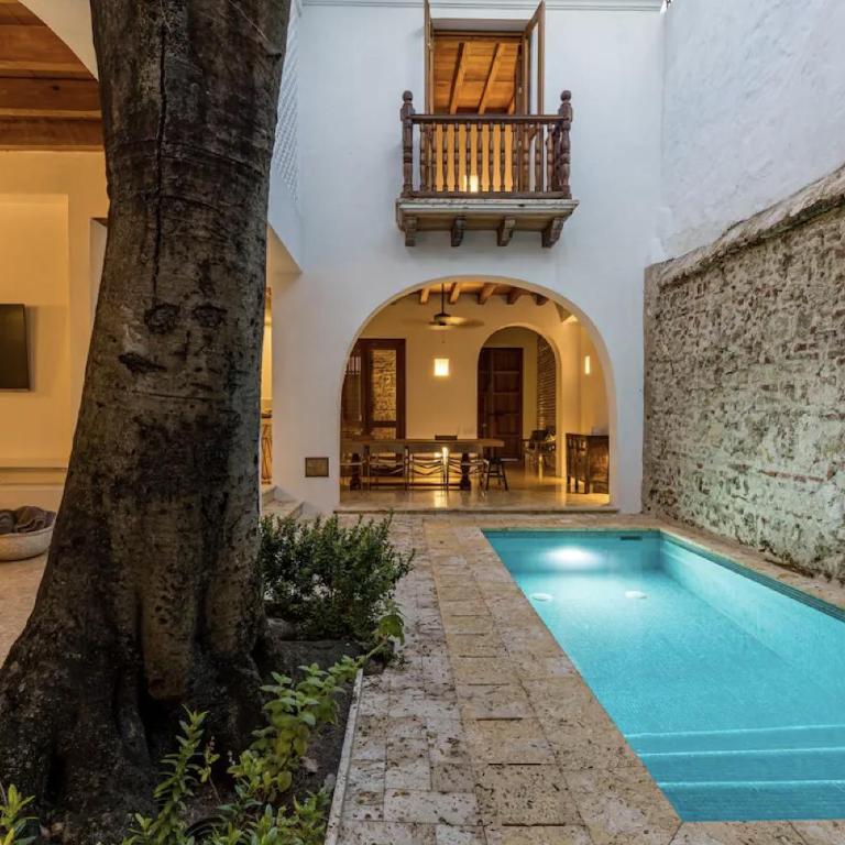 Colonial House with Pool - Four-Bedroom House - 5