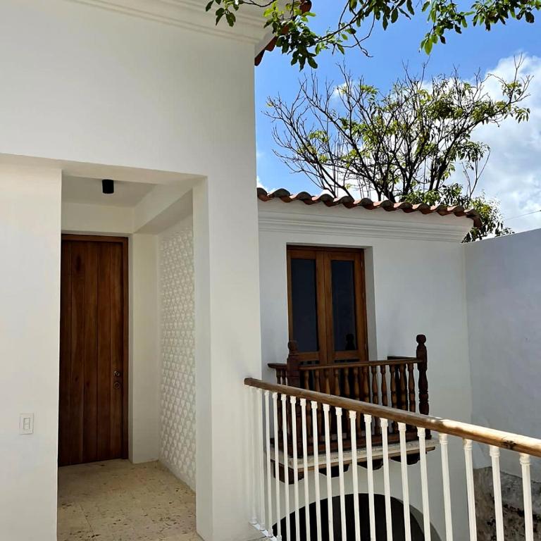 Colonial House with Pool - Four-Bedroom House - 13
