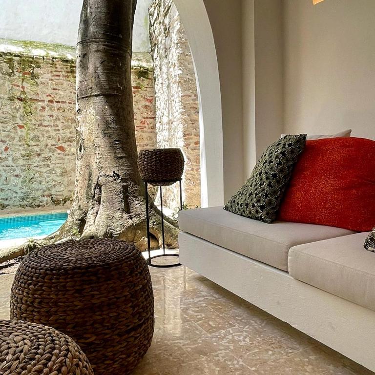 Colonial House with Pool - Four-Bedroom House - 10