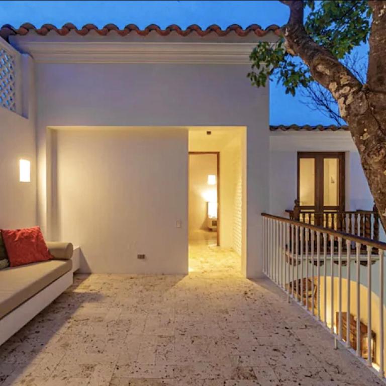 Colonial House with Pool - Four-Bedroom House - 12