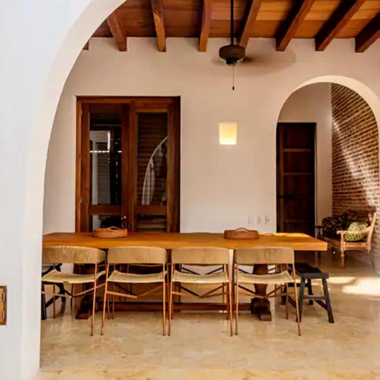 Colonial House with Pool - Four-Bedroom House - 16