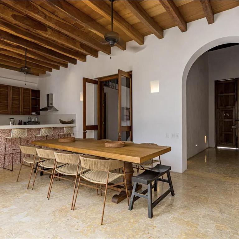 Colonial House with Pool - Four-Bedroom House - 20