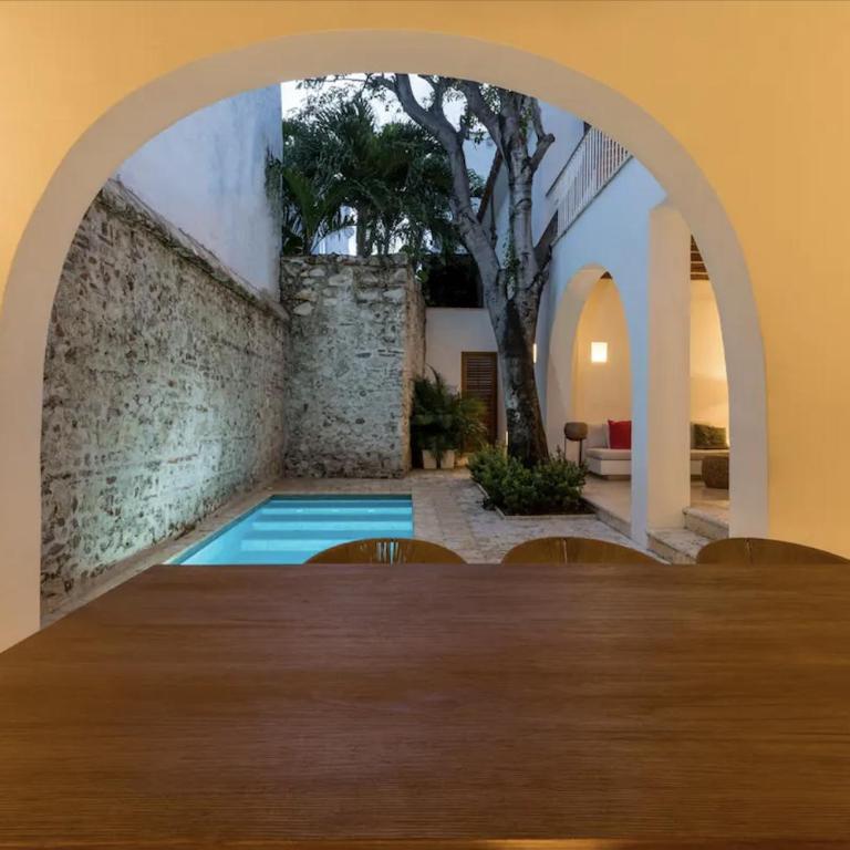 Colonial House with Pool - Four-Bedroom House - 22