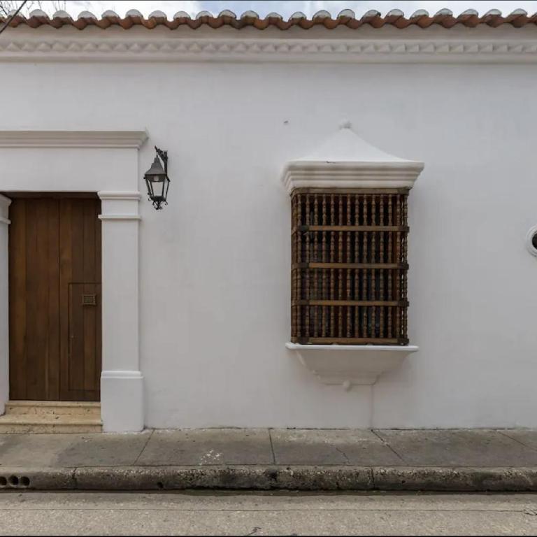 Colonial House with Pool - Four-Bedroom House - 25