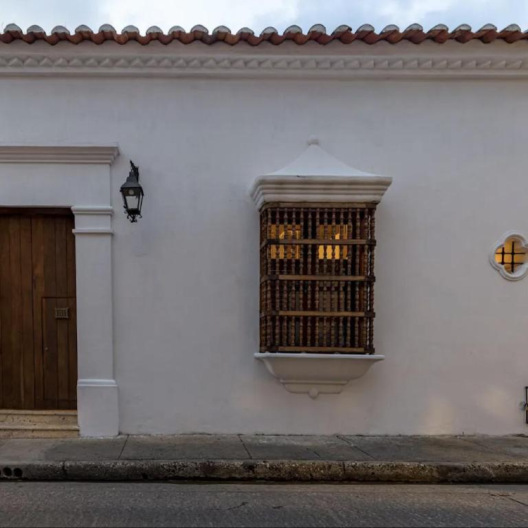 Colonial House with Pool - Four-Bedroom House - 27