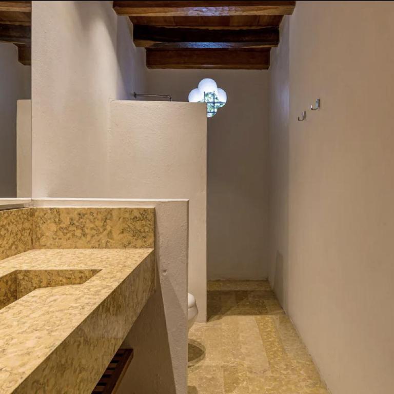 Colonial House with Pool - Four-Bedroom House - 35