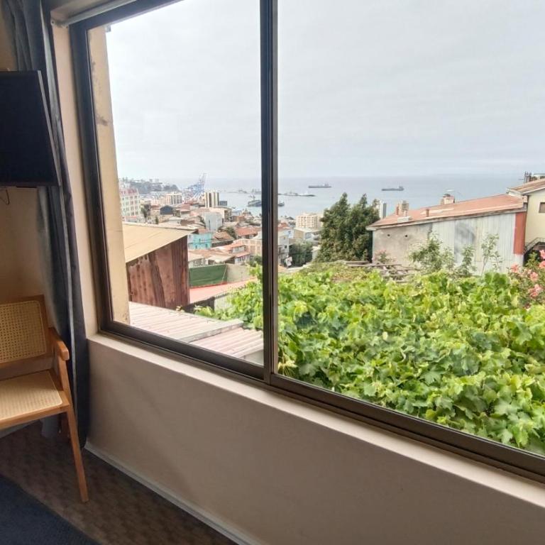 Hostal Florida Valpo - Habitación Doble con baño privado - 11