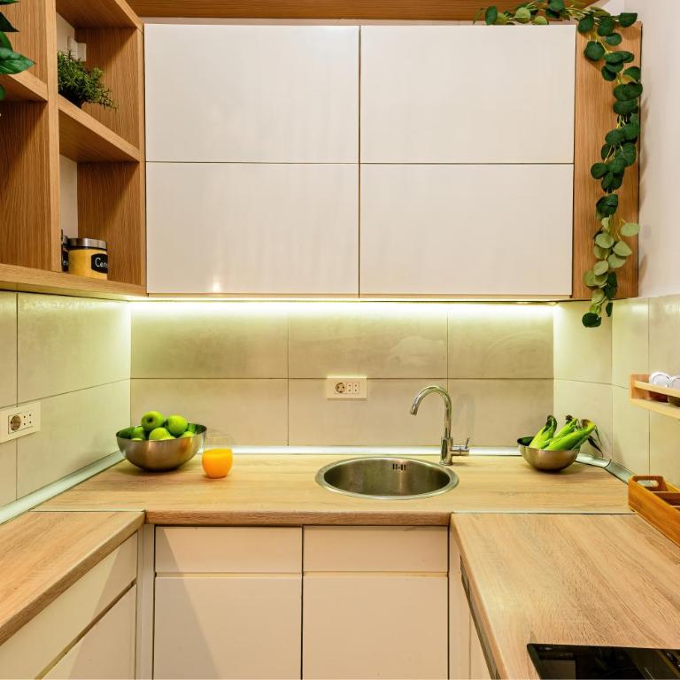 Grand Gallery Old Town NEW - Three-Bedroom Premium Apartment with Balcony - 2