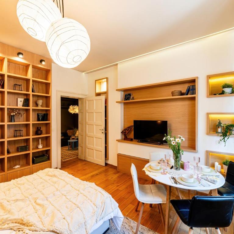 Grand Gallery Old Town NEW - Three-Bedroom Premium Apartment with Balcony - 23