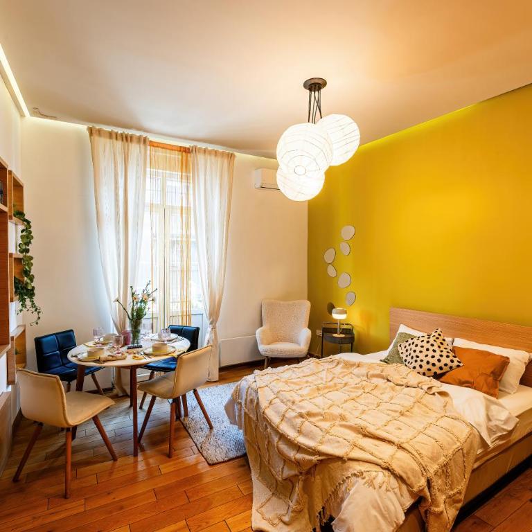 Grand Gallery Old Town NEW - Three-Bedroom Premium Apartment with Balcony - 8