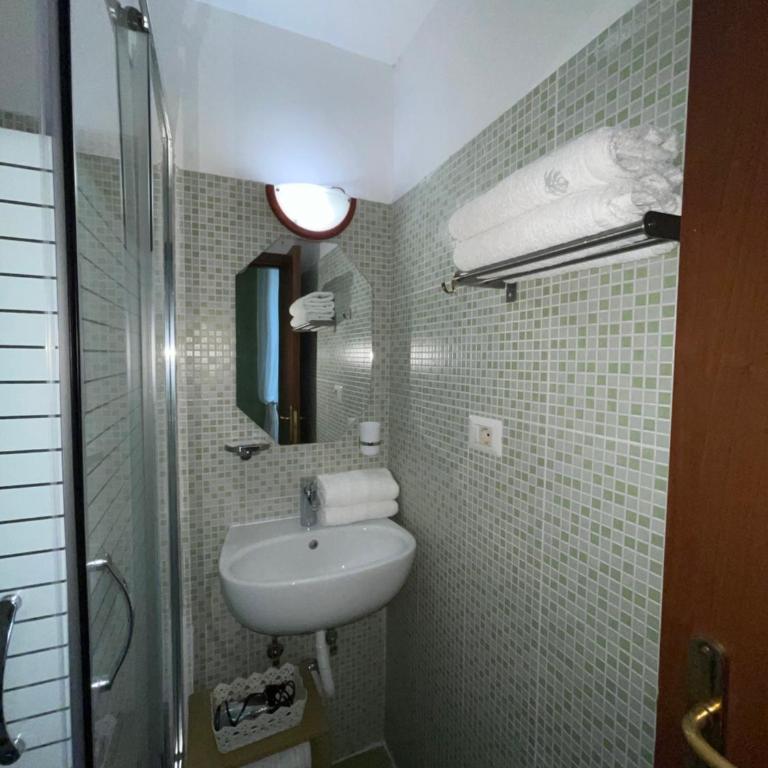 Guest House Meret - Camera Matrimoniale Standard - 3