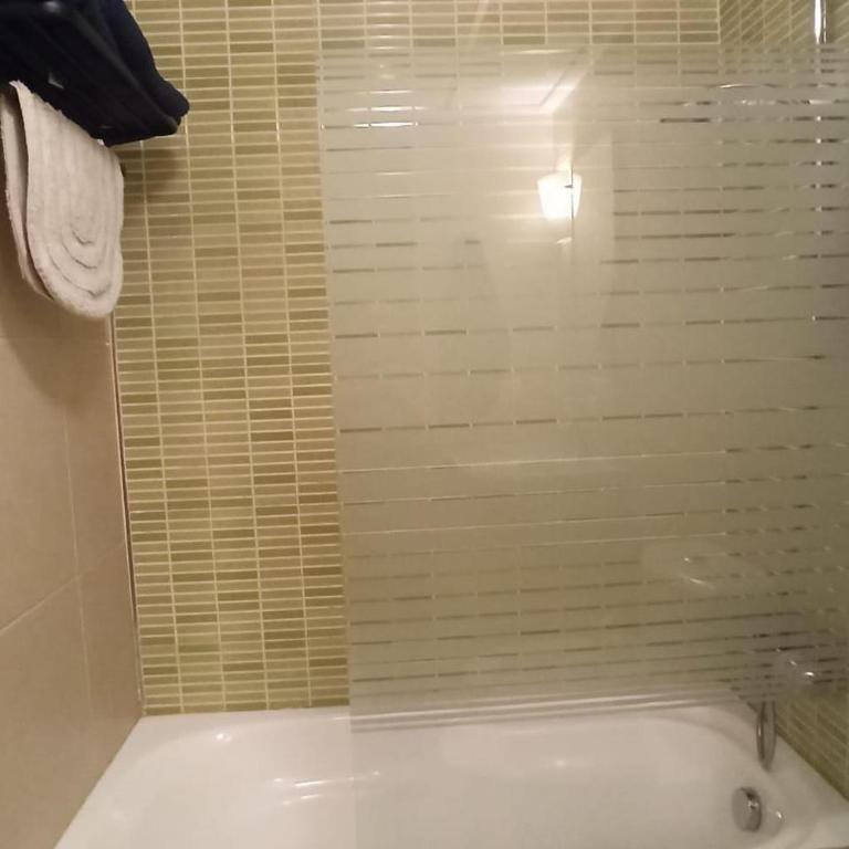 2 Bed Apt - Close To Beach - Pool - Balcony - Apartamento - 12