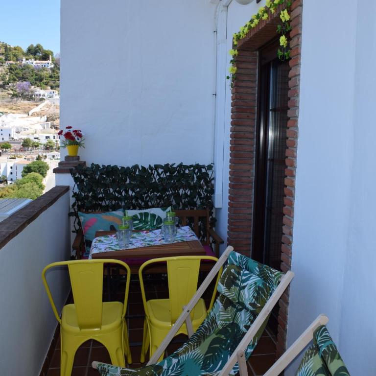 OLIVO 15E - Terraza y vistas - Apartamento con ducha - 22