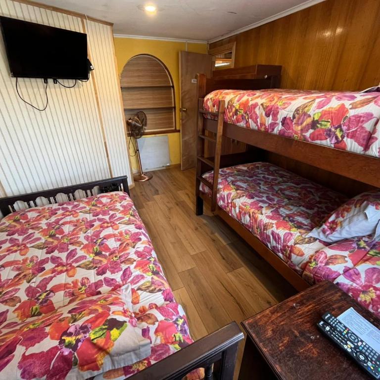 Umantü Hostel - Family Room with exclusive In front bathroom (not into the room) - 1