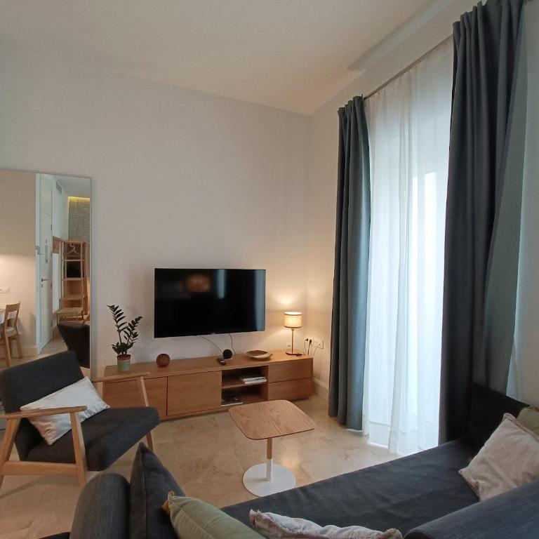 White Suite Alameda - Apartamento Superior de 1 dormitorio con balcón - 1
