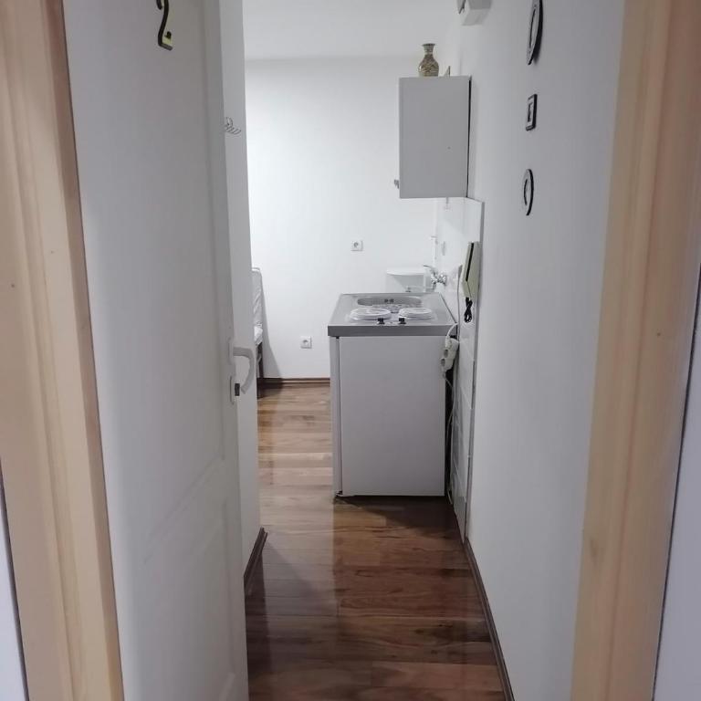 Small low cost studio Dorcol - One-Bedroom Apartment - 12