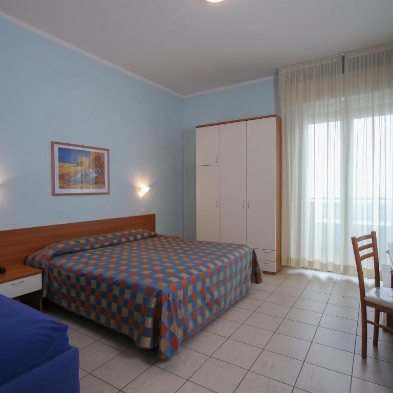Hotel Iones - Camera Tripla con Balcone - 1