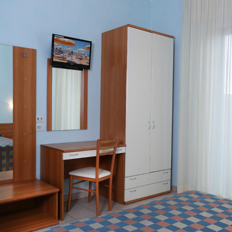 Hotel Iones - Camera Matrimoniale/Doppia con Letti Singoli con Balcone - 2