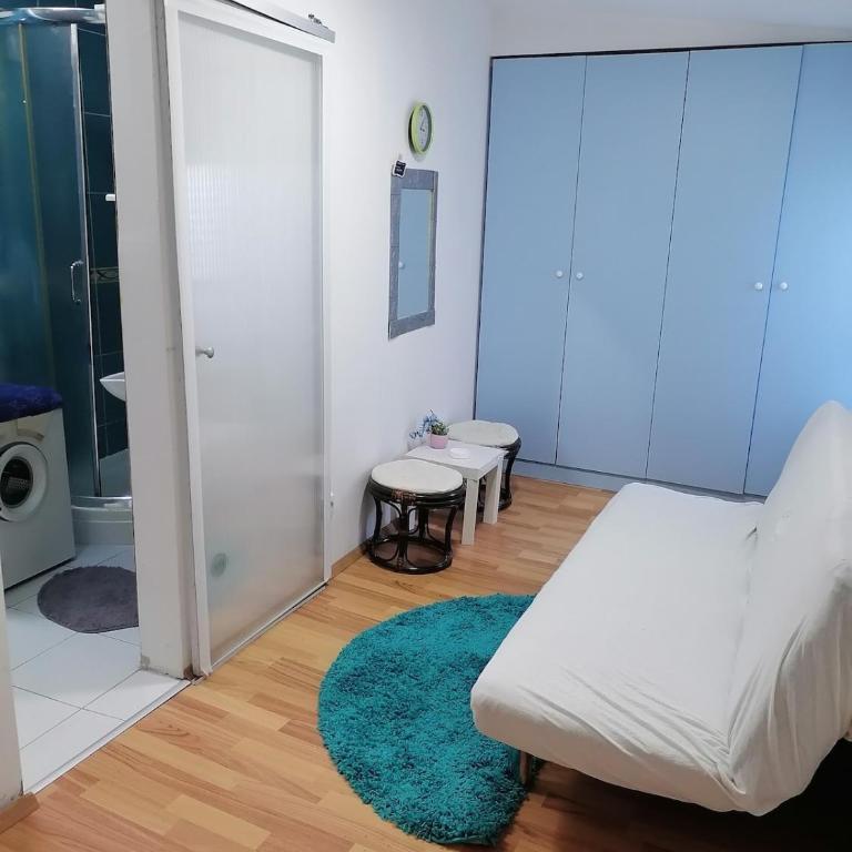 Small low cost Dorcol - One-Bedroom Apartment - 2
