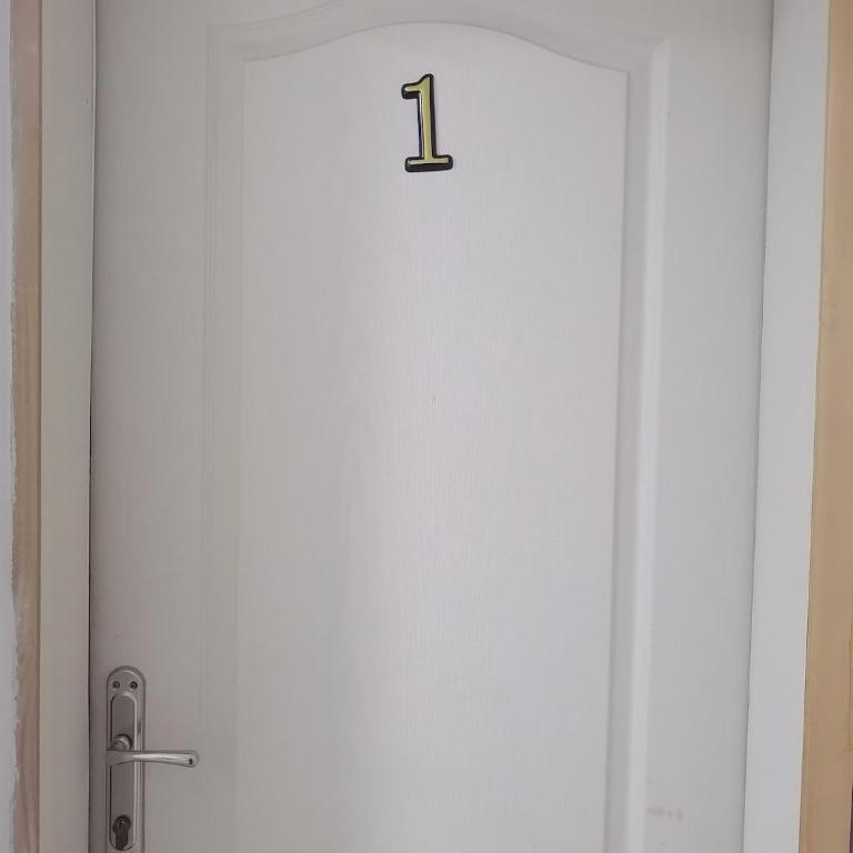 Small low cost Dorcol - One-Bedroom Apartment - 5