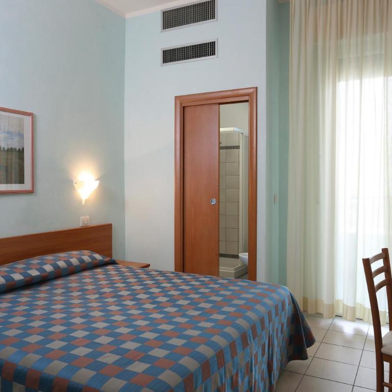 Hotel Iones - Camera Matrimoniale/Doppia con Letti Singoli con Balcone e Vista Mare - 5