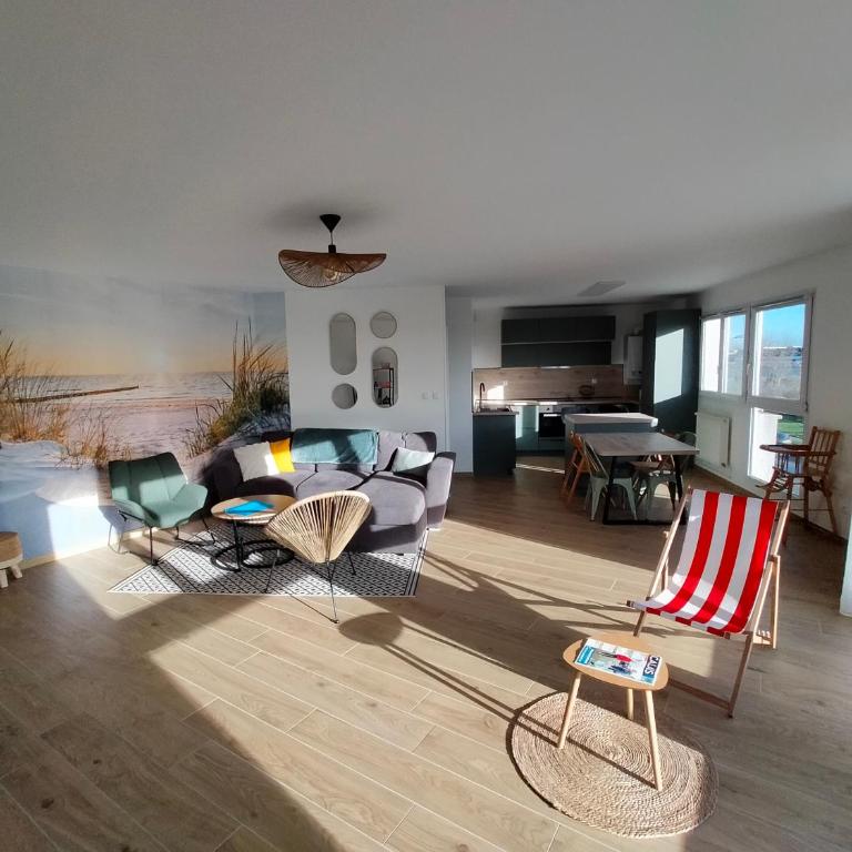 Appartement spacieux de standing CALAIS PLAGE - Appartement 2 Chambres avec Vue sur le Port - 1