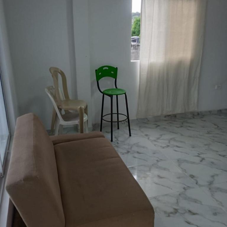 Apartamentos y habitaciones cerca a marbella - Apartamento de 2 dormitorios con terraza - 3