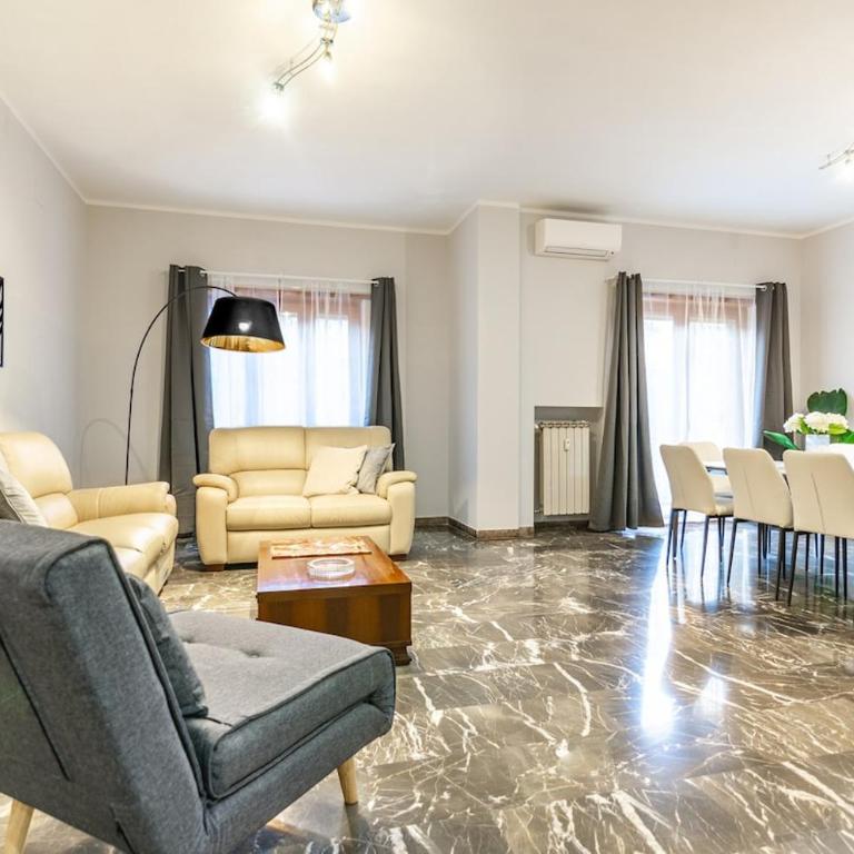 Elegant Retreat in Rome, Comfort & Style - Metro A - Appartamento con 3 Camere da Letto - 2