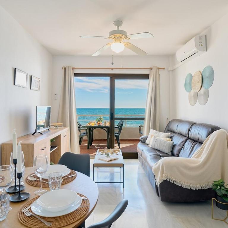 ROSE I Vistas and direct access to the sea Mijas Costa - One-Bedroom Apartment with Balcony and Sea View - 1