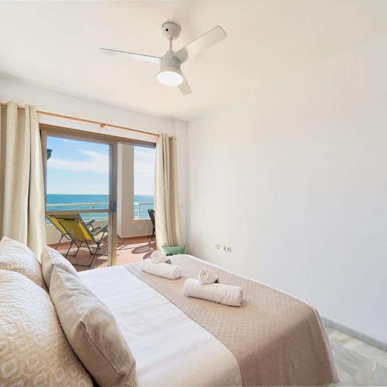 ROSE I Vistas and direct access to the sea Mijas Costa - One-Bedroom Apartment with Balcony and Sea View - 13