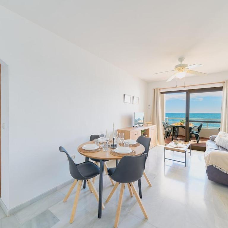 ROSE I Vistas and direct access to the sea Mijas Costa - One-Bedroom Apartment with Balcony and Sea View - 17