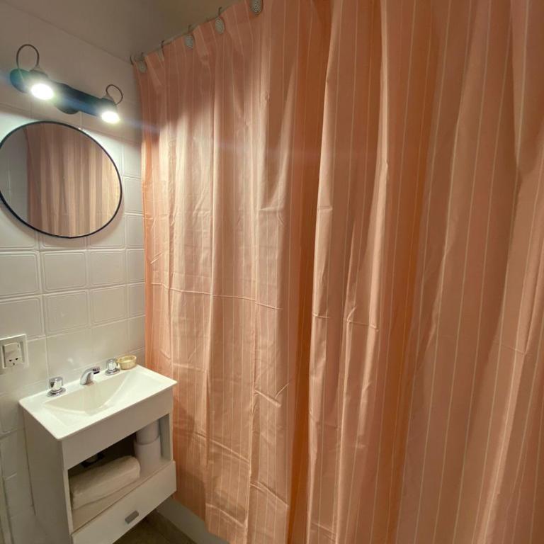 ALQUILER Mar del Plata Zona Guemes 3 ambientes - 2 dormitorios - Two-Bedroom Apartment - 4