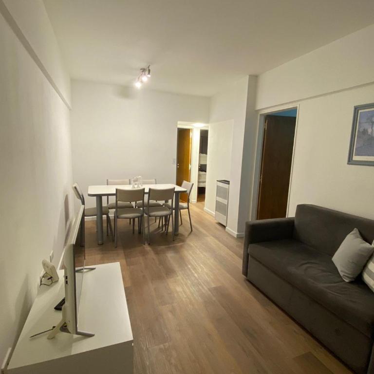 ALQUILER Mar del Plata Zona Guemes 3 ambientes - 2 dormitorios - Two-Bedroom Apartment - 5