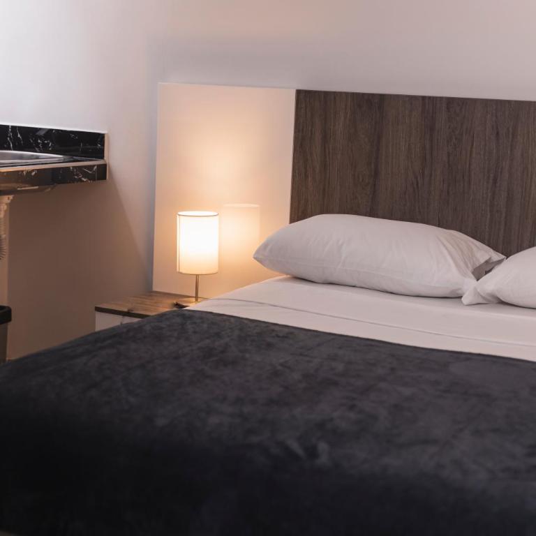 Hotel Boutique Business Center - Deluxe Double Room with Shower - 15