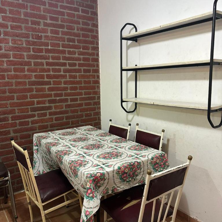 Departamento céntrico en Cosquín con ingreso compartido - Apartamento de 2 dormitorios - 1