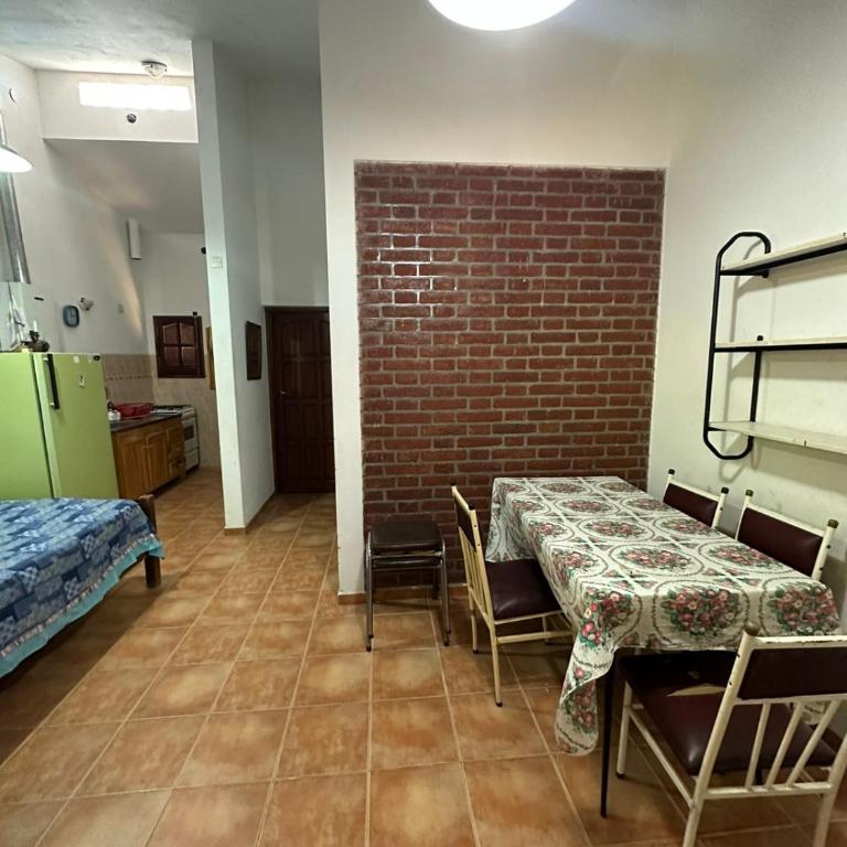 Departamento céntrico en Cosquín con ingreso compartido - Apartamento de 2 dormitorios - 7