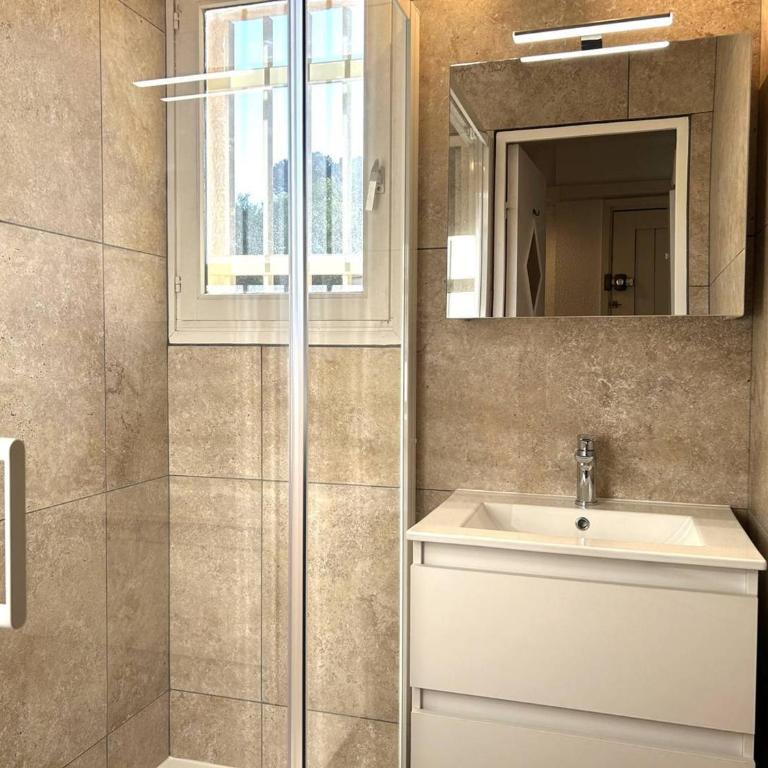 Appartement calme avec climatisation, terrasse et parking au Lavandou - FR-1-251-856 - Apartment - 10